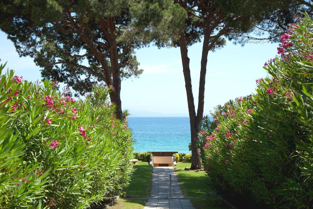 Hotel La Pinede Ajaccio  Bagian luar foto